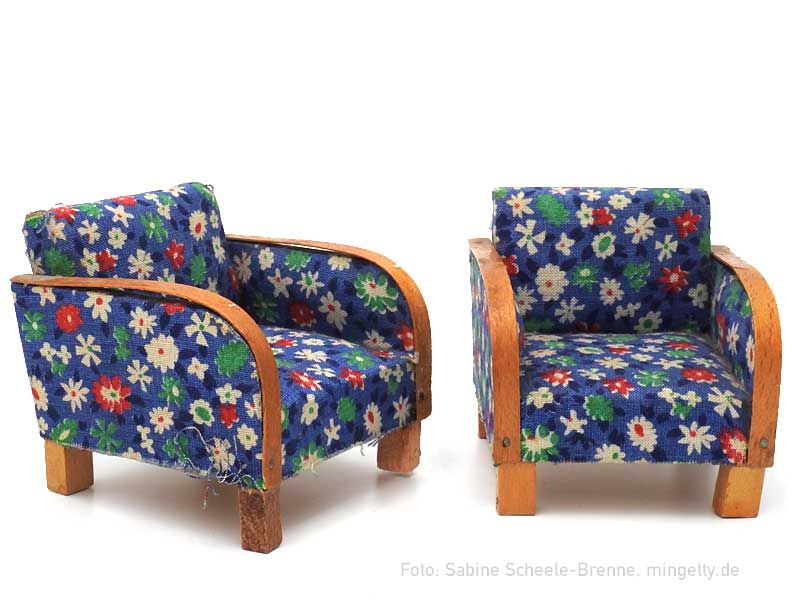 Sessel mit blaugeblÃ¼mten Bezug