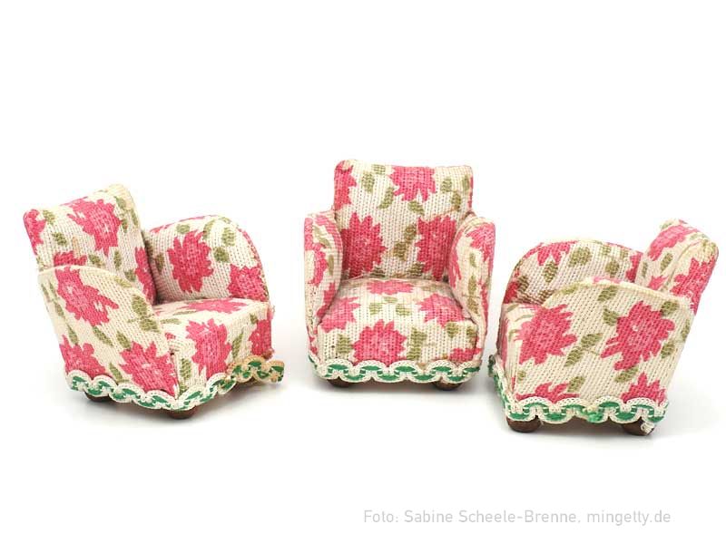 Sessel mit Rosenbezug