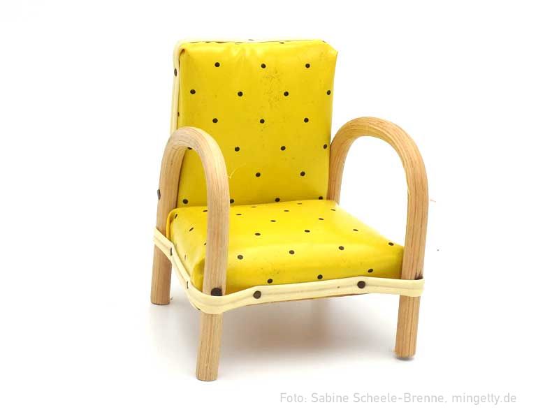 Sessel gelb mit schwarzen Punkten