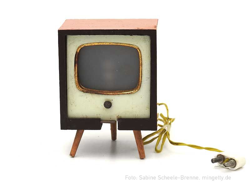 Fernseher mit 3 Beinen