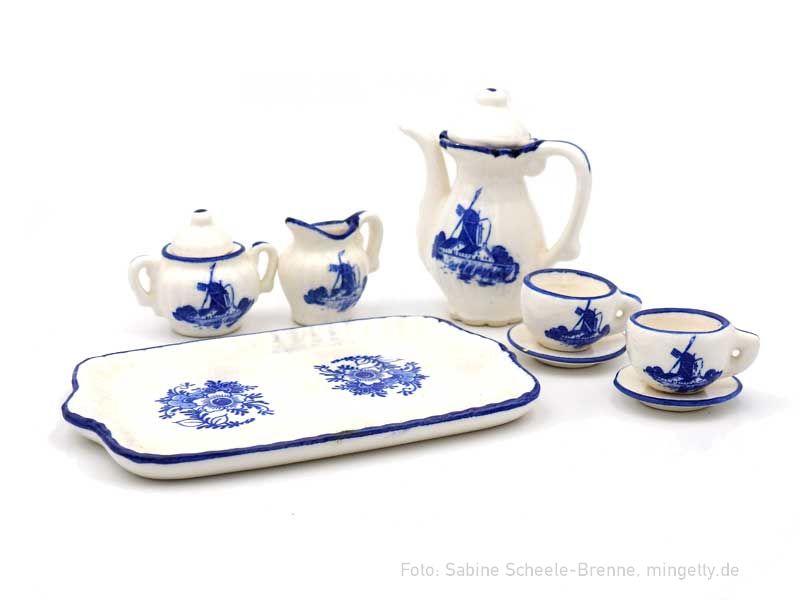 WeiÃŸes Service mit blauen WindmÃ¼hlen