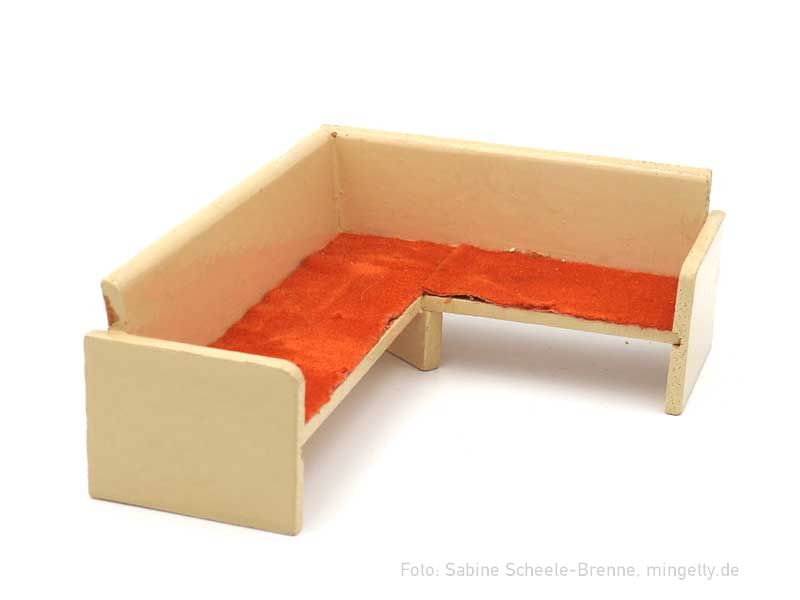 Eckbank mit rotem Bezug