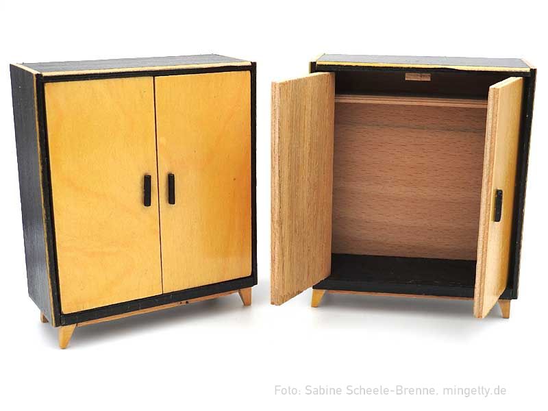 Kleiderschrank hell-dunkel