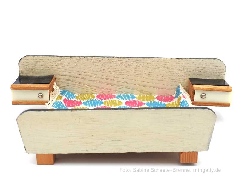 Doppelbett mit NachtschrÃ¤nkchen