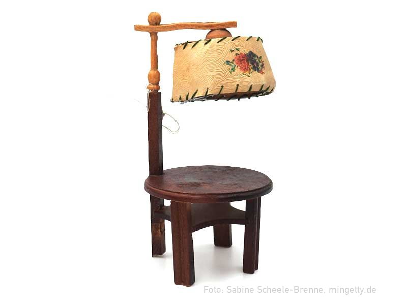 Lampe mit Tischchen