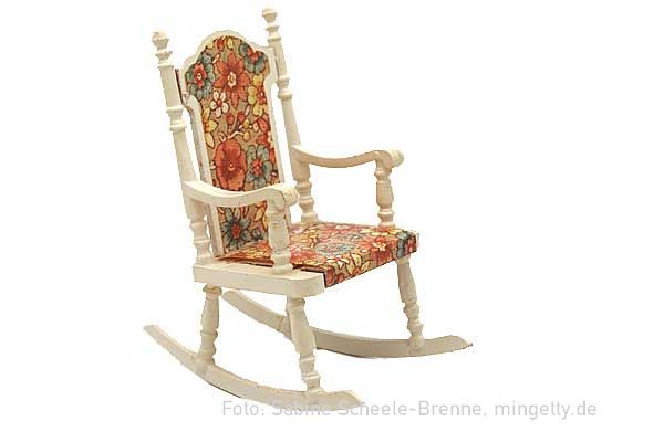 Schaukelstuhl mit Blumenbezug