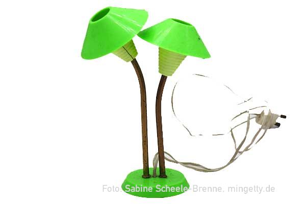 GrÃ¼ne Stehlampe mit zwei Schirmen