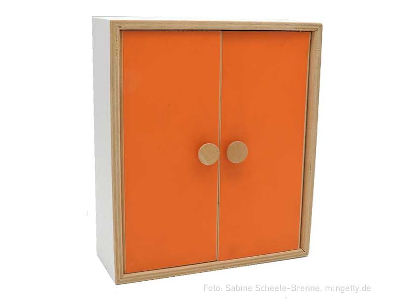Kleiderschrank mit orangefarbenen TÃ¼ren