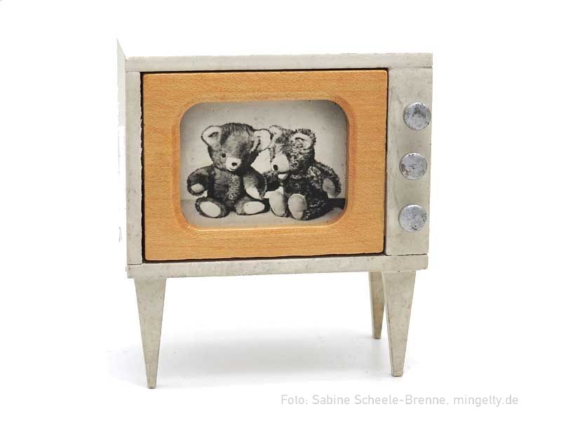WeiÃŸer Fernseher mit BÃ¤rchen