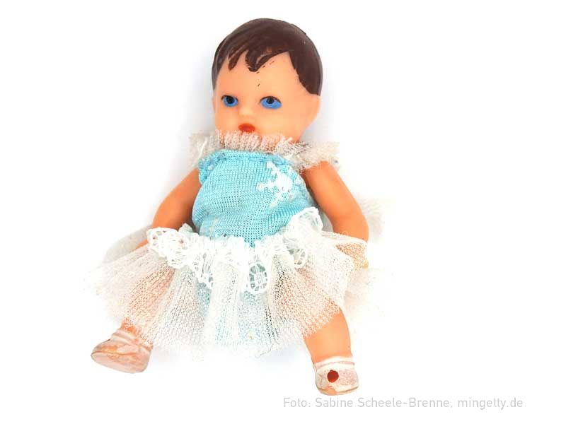 Baby im hellblauen Kleid mit TÃ¼tÃ¼