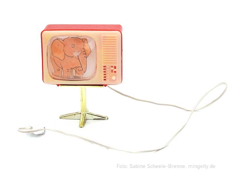Fernseher mit Elefantensendung