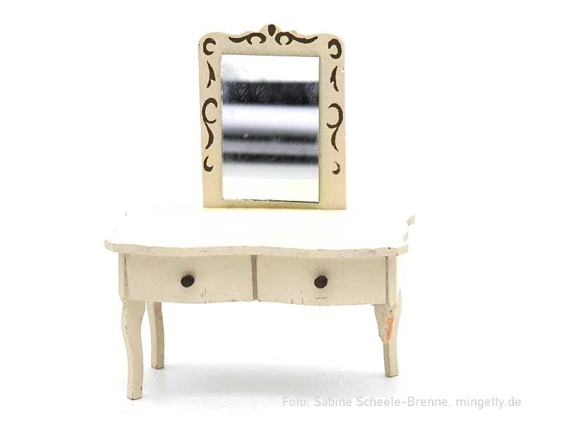 Frisierkommode mit Spiegel