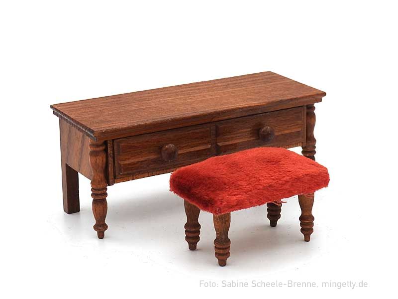 Frisierkommode mit Hocker