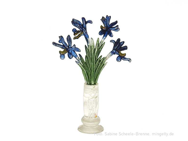 Ein StrauÃŸ Iris in einer Vase