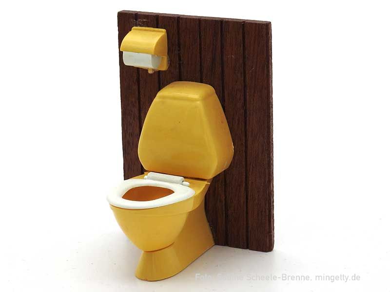 Toilette mit Wandelement